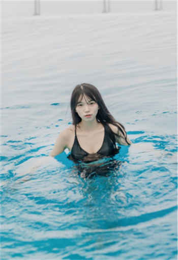 军训脱鞋脱袜子