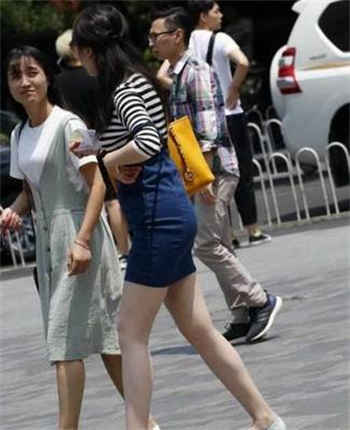 两人做运动奶一抖一抖