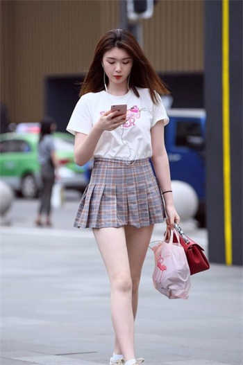 美女在别墅自缚的故事