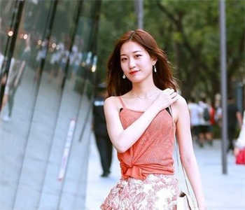 人寿保险女业务员开放