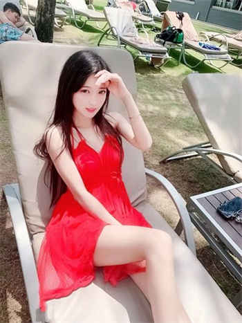 97龙在天地芷晴踩人