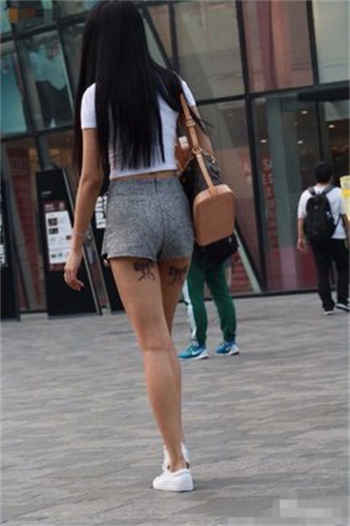 小怡崽崽jk擦边球照片