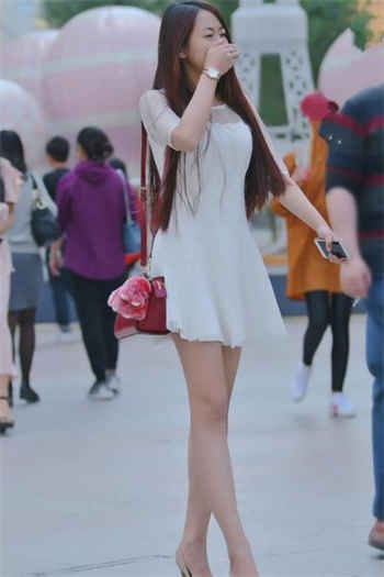舌尖不断刺激她的花核