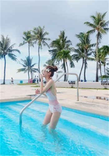 实习女老师和我打扑克
