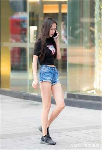 美女拖衣裳视频