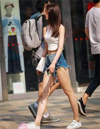 舞蹈体操服凹下去