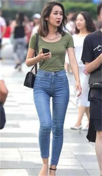 阿庆妈妈的婚纱
