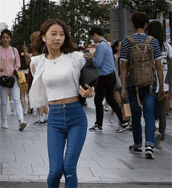 商务带绿色帽子的女老板