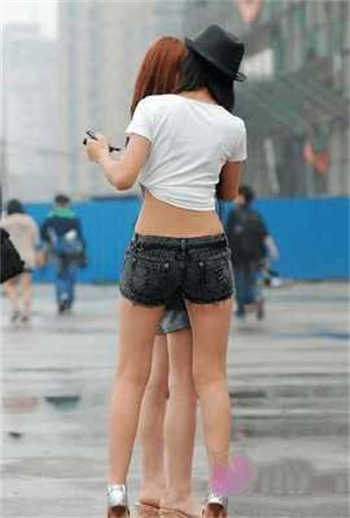 阿丽莎开火车加特林